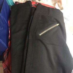 Black dress pants!! Size medium.